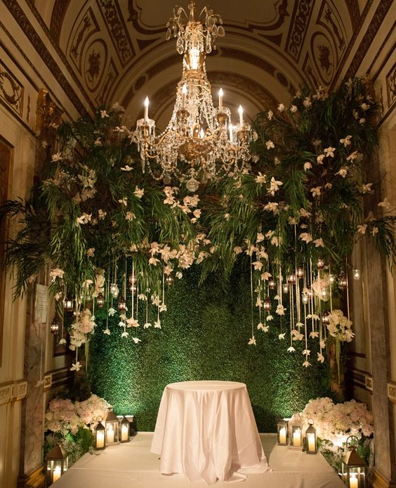 boxwood backdrop wedding