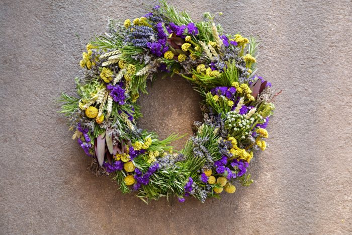 Artificial Summer Wreath 700x467 1